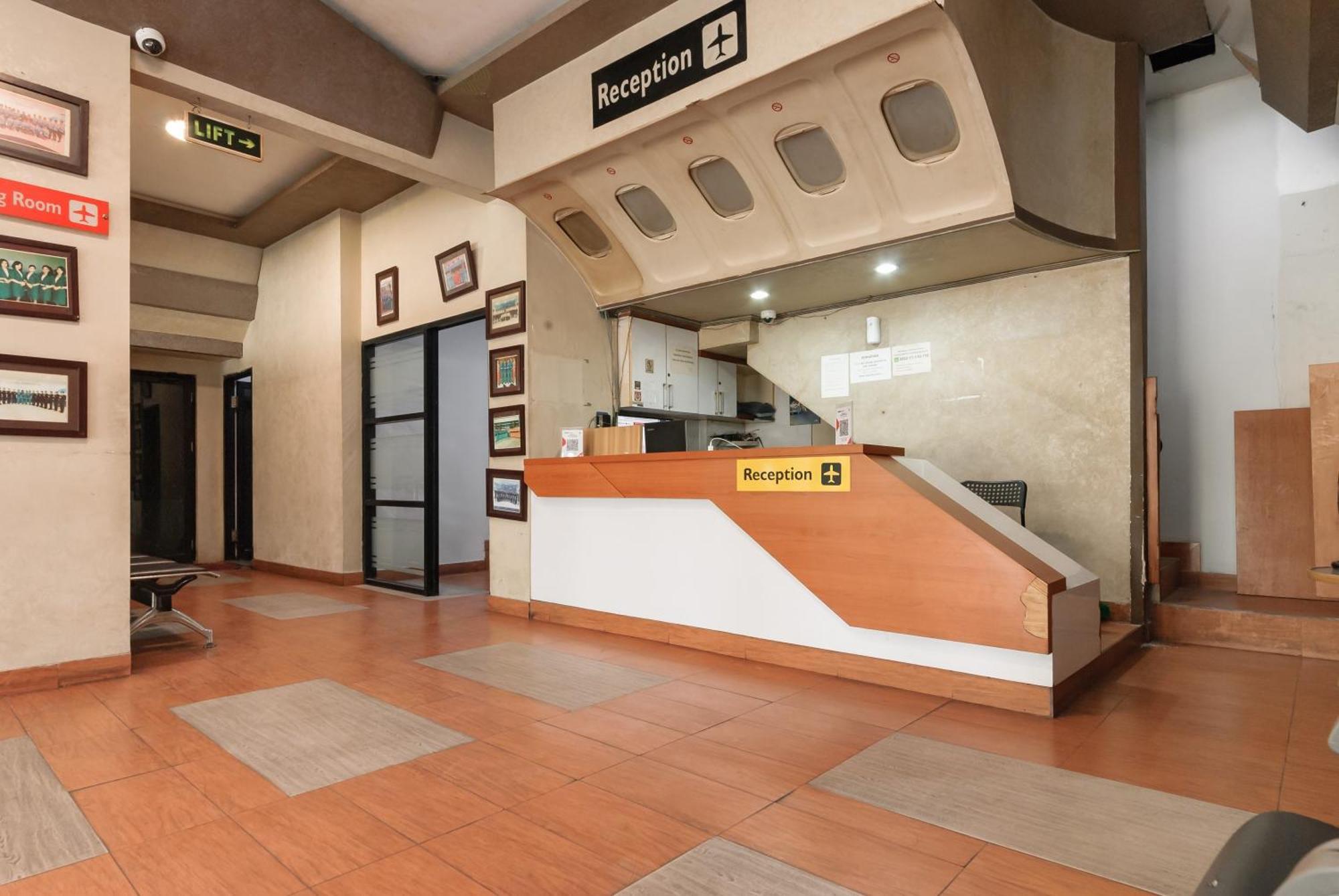 Hotel Reddoorz Near Mandaya Royal Hospital Puri Tangerang Exterior foto