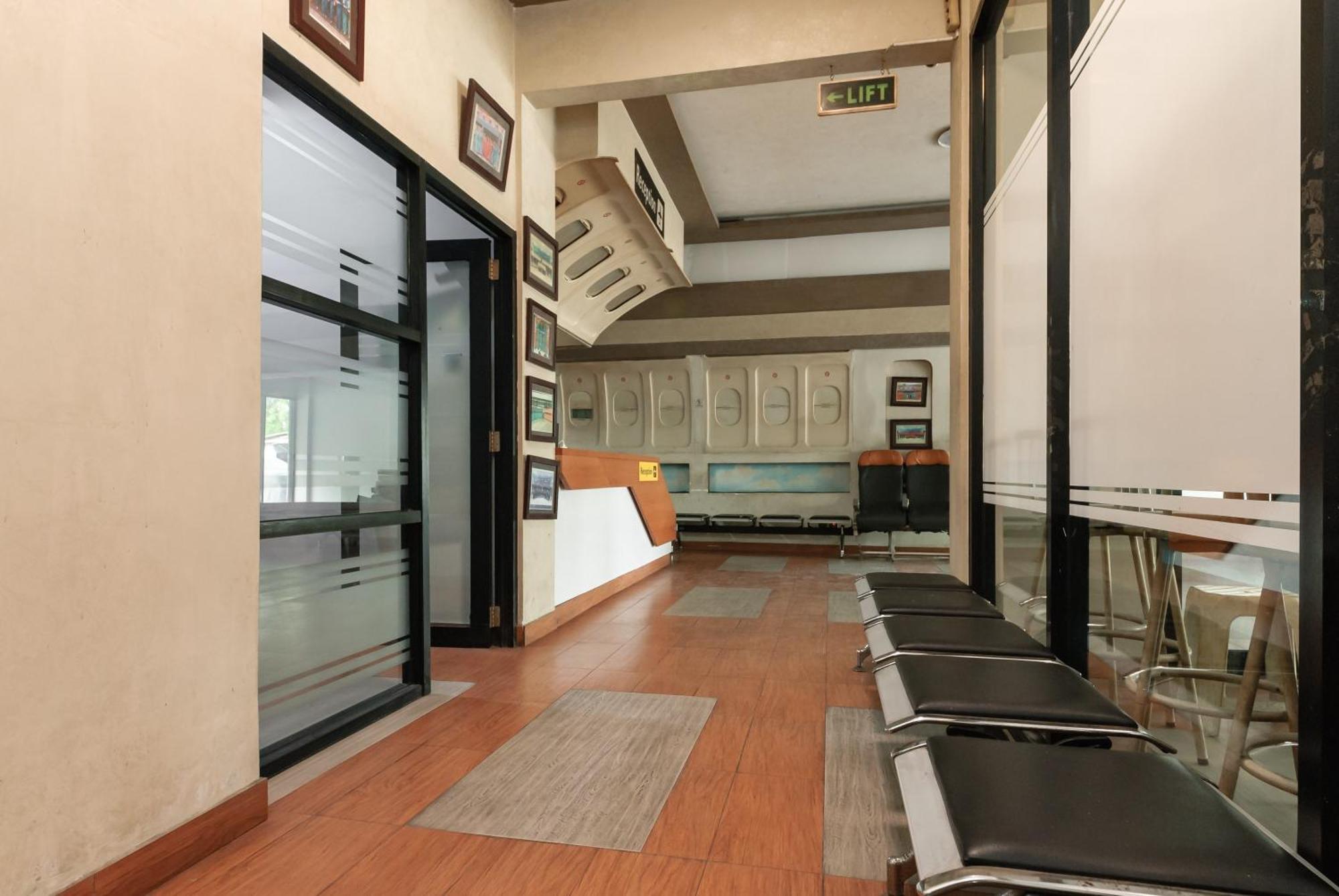 Hotel Reddoorz Near Mandaya Royal Hospital Puri Tangerang Exterior foto