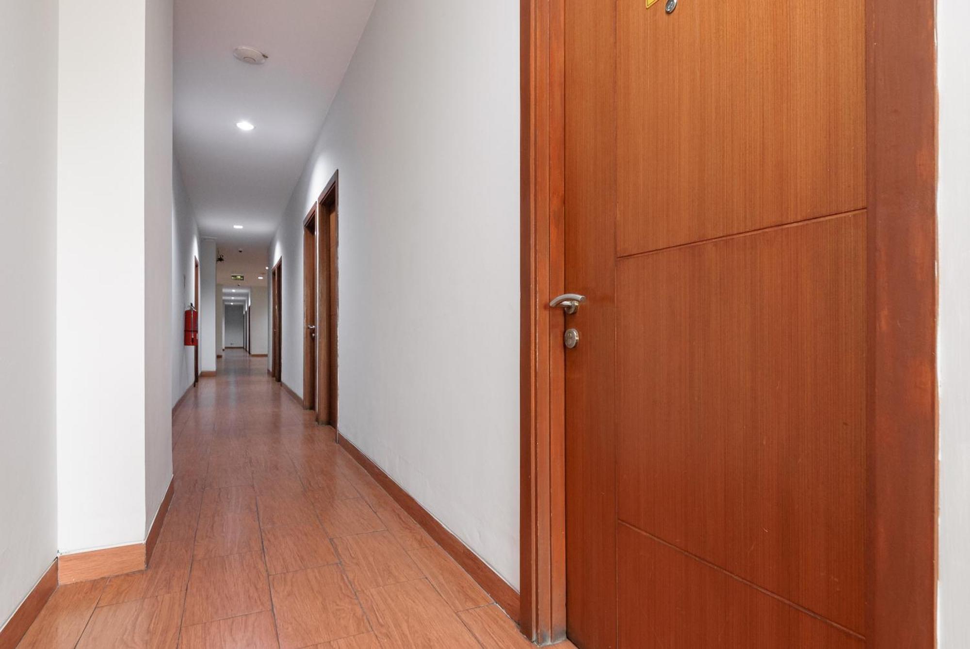 Hotel Reddoorz Near Mandaya Royal Hospital Puri Tangerang Exterior foto