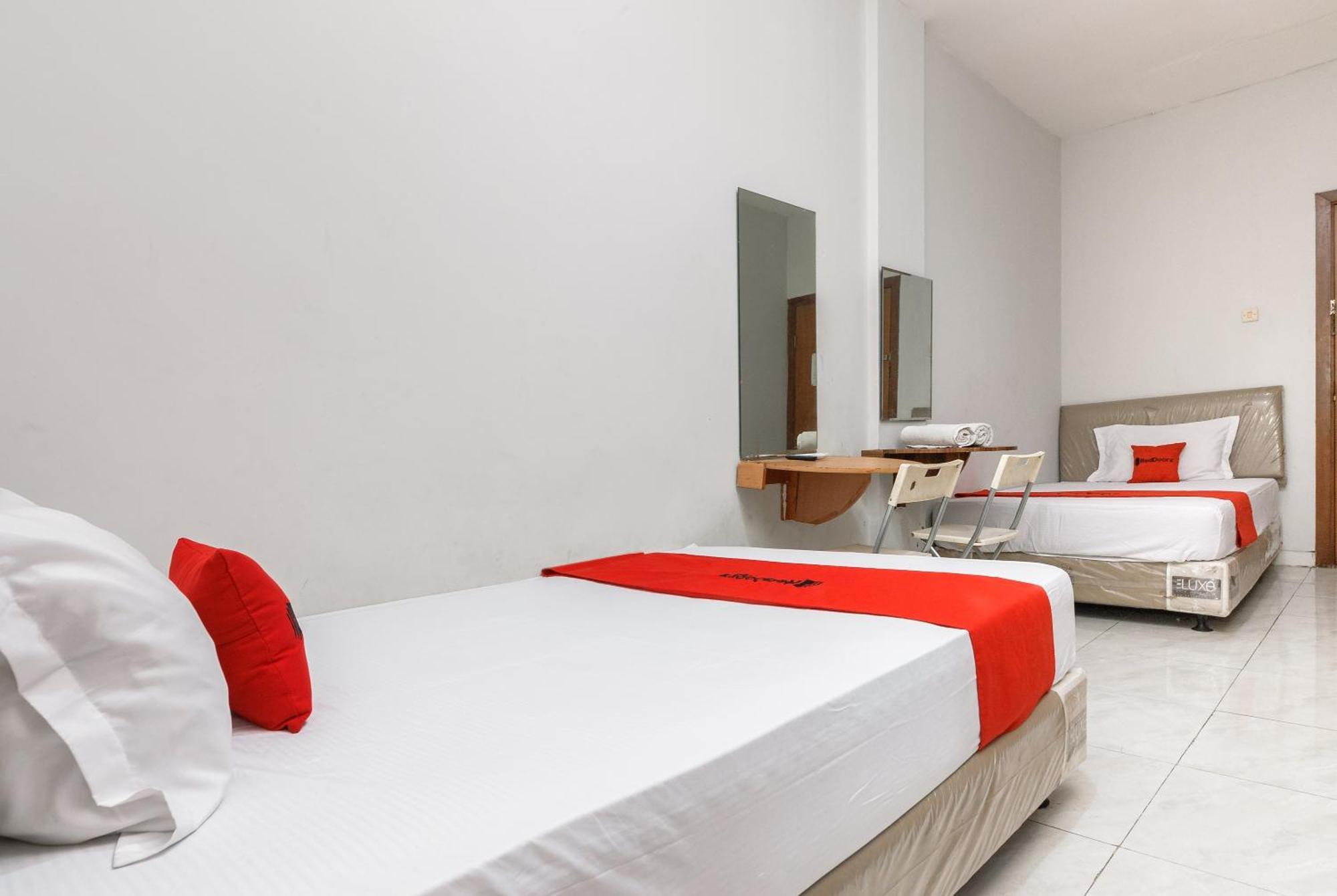 Hotel Reddoorz Near Mandaya Royal Hospital Puri Tangerang Exterior foto