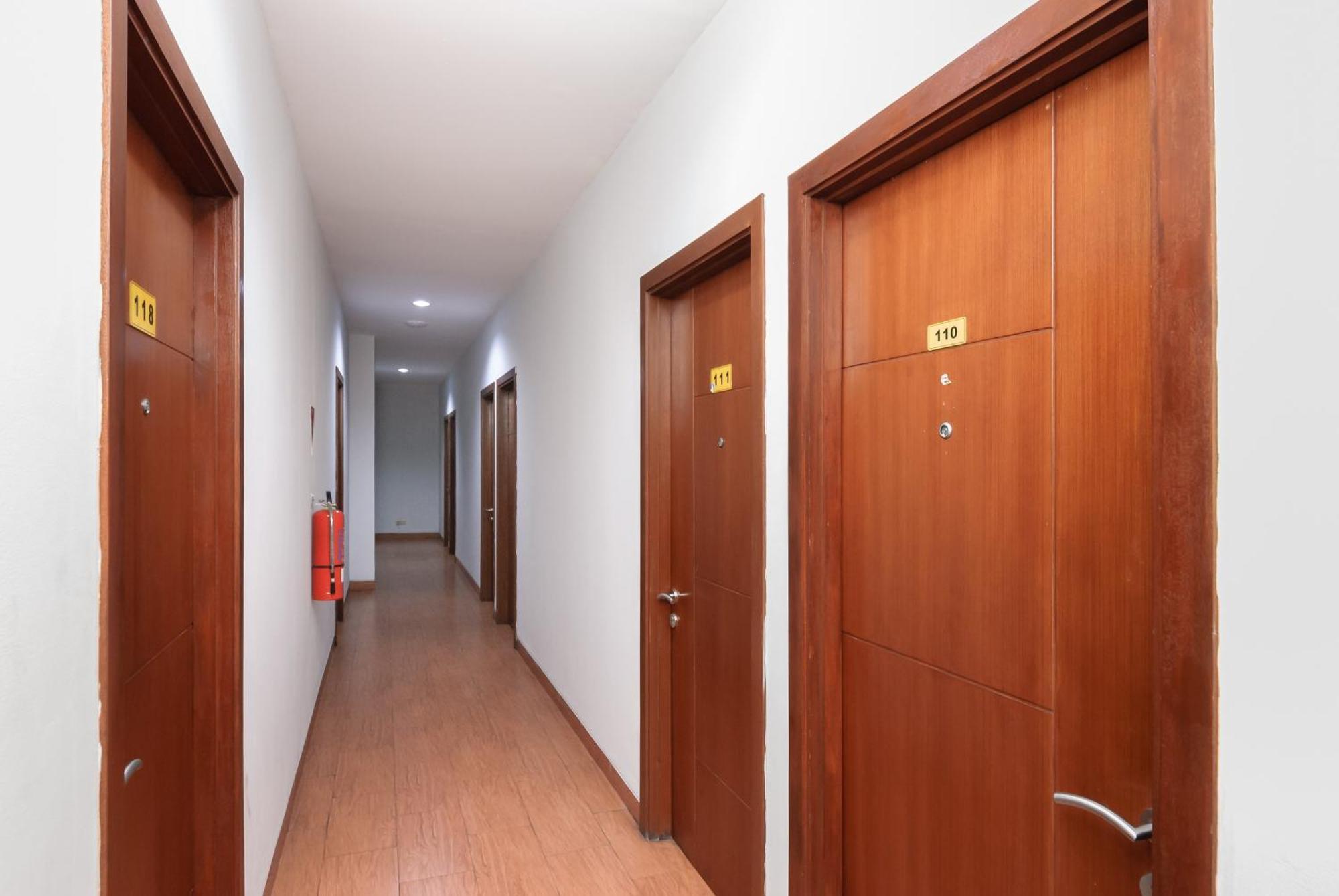 Hotel Reddoorz Near Mandaya Royal Hospital Puri Tangerang Exterior foto