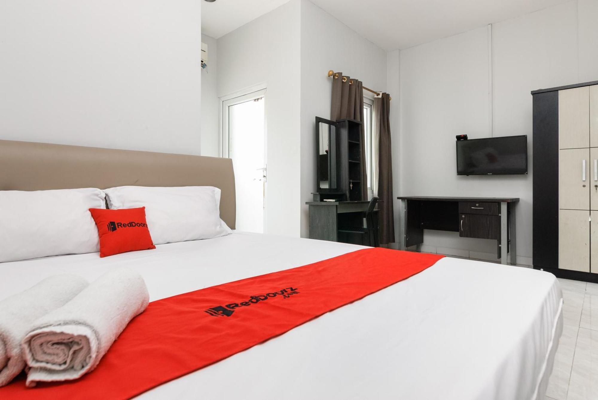 Hotel Reddoorz Near Mandaya Royal Hospital Puri Tangerang Exterior foto