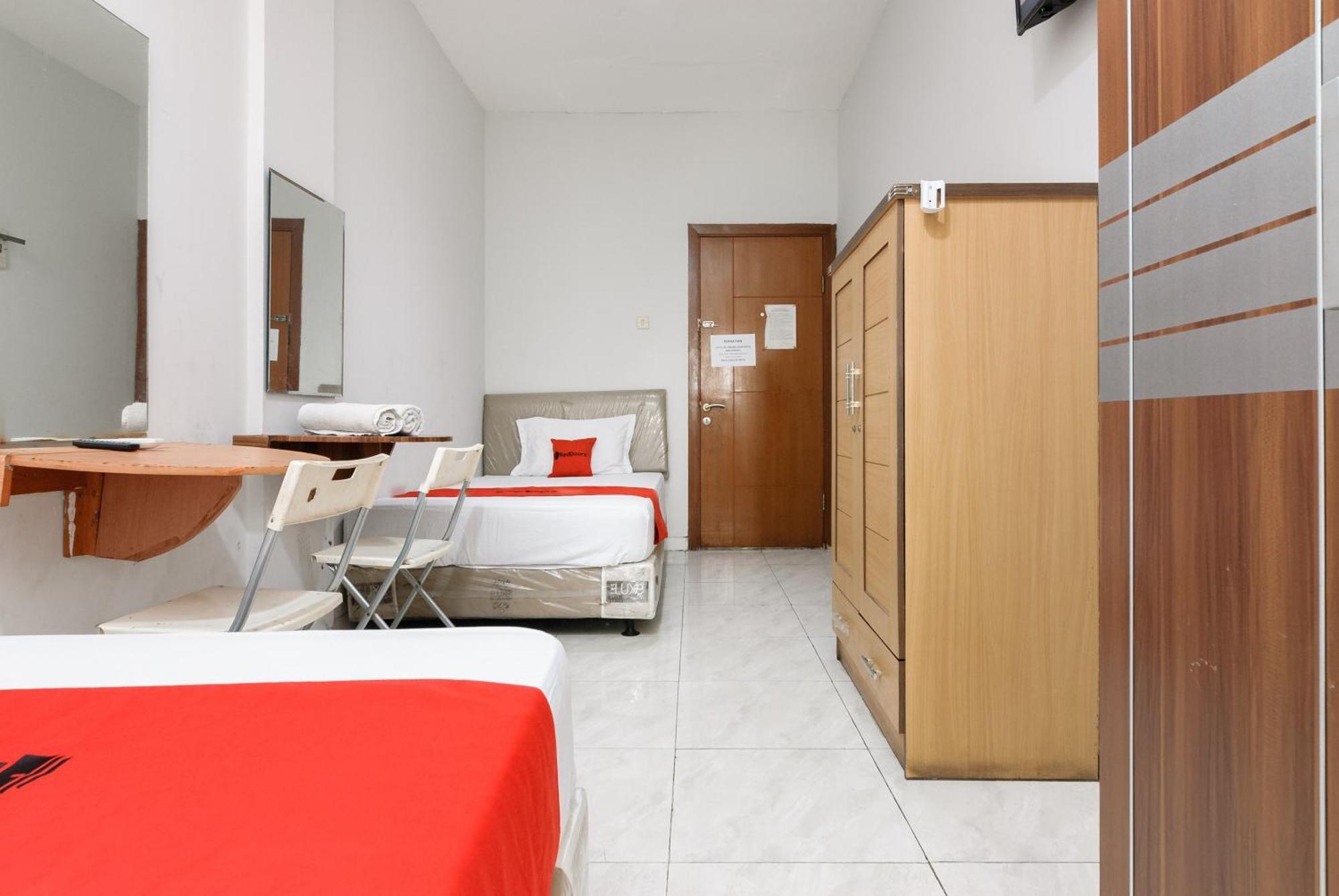 Hotel Reddoorz Near Mandaya Royal Hospital Puri Tangerang Exterior foto