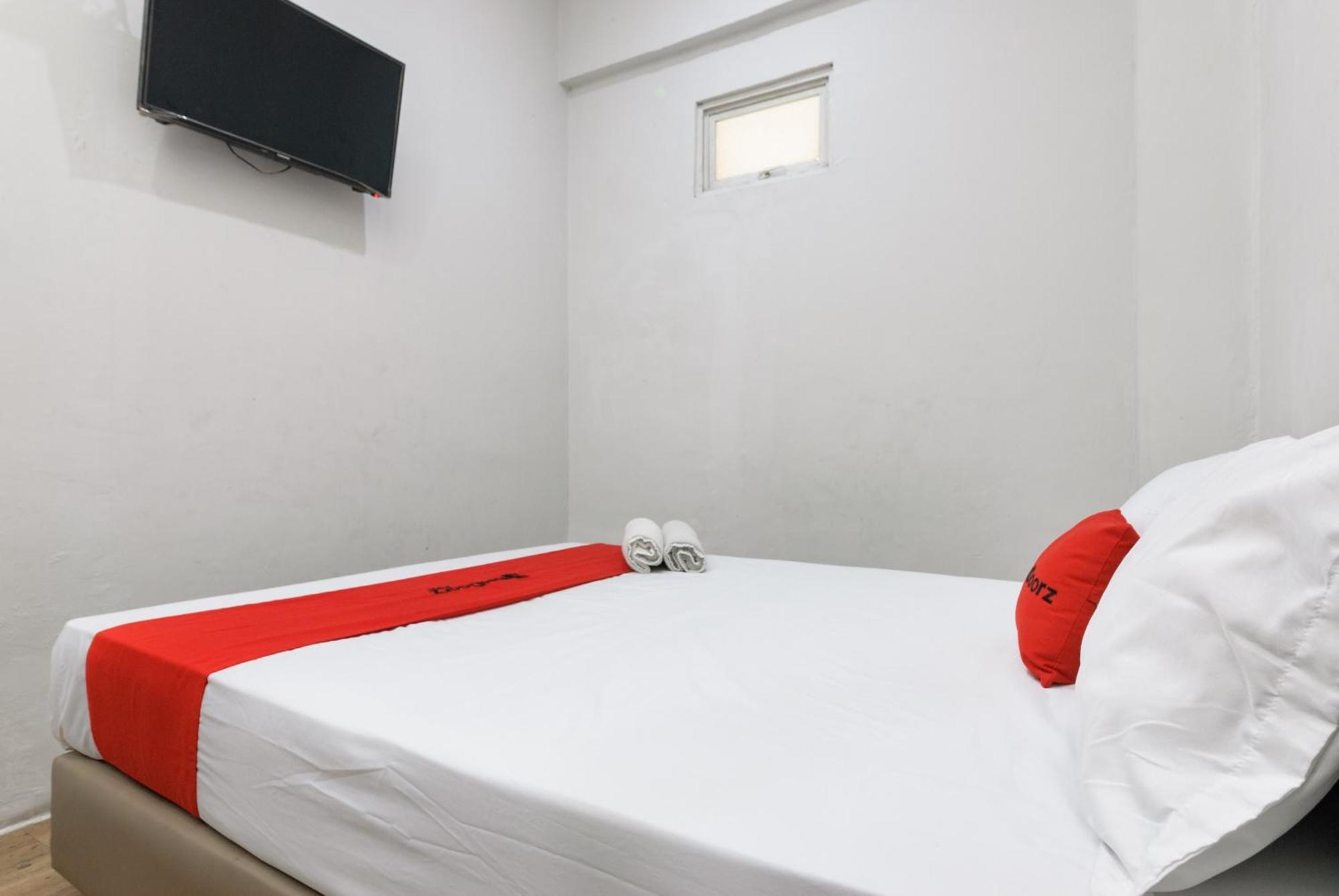 Hotel Reddoorz Near Mandaya Royal Hospital Puri Tangerang Exterior foto