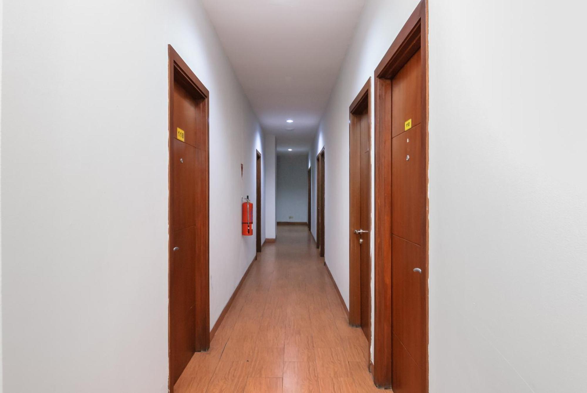 Hotel Reddoorz Near Mandaya Royal Hospital Puri Tangerang Exterior foto