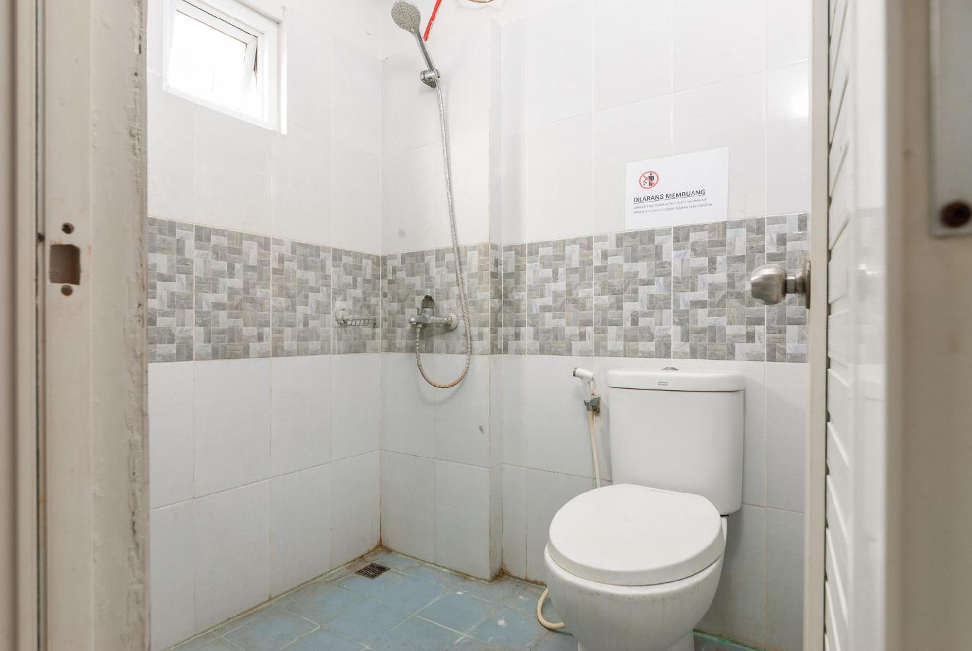 Hotel Reddoorz Near Mandaya Royal Hospital Puri Tangerang Exterior foto