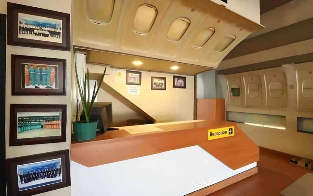 Hotel Reddoorz Near Mandaya Royal Hospital Puri Tangerang Exterior foto